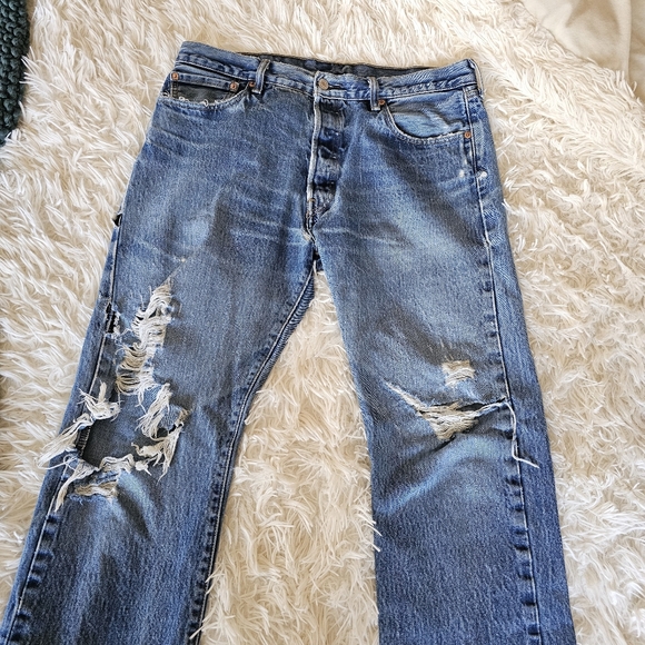 VINTAGE Distressed Levi's 501 Jeans - Picture 3 of 10